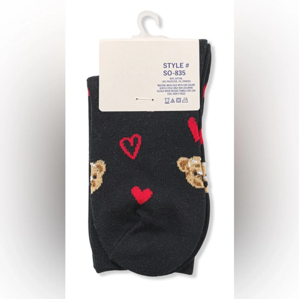 NWT ZENANA HEART BEAR ARTWORK SOCKS